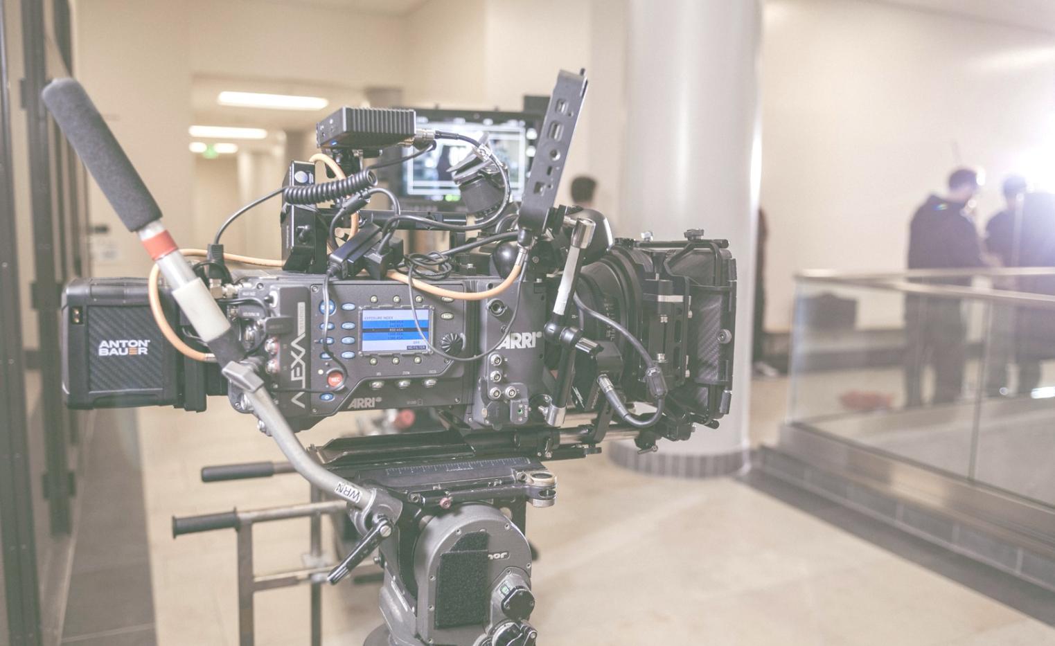 Session de formation collaborative en salle de montage